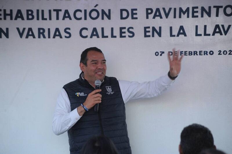 Roberto Cabrera entrega más de 2 MDP en obras de rehabilitación en La Llave