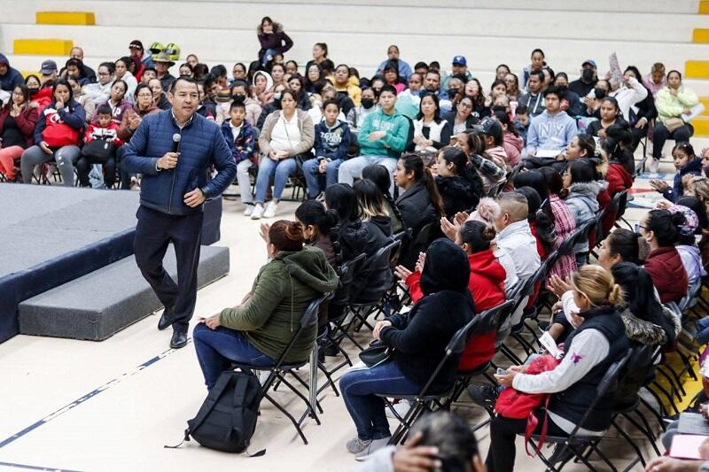 Roberto Cabrera finaliza primera etapa del programa Becas Adelante en San Juan del Río