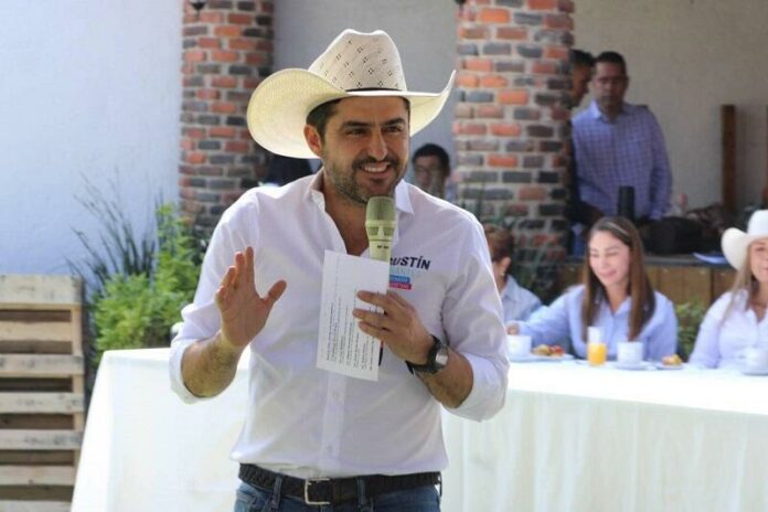 Agustín Dorantes comprometido con apoyar a agricultores de Querétaro