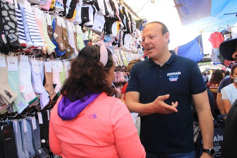 Continúa campaña de Germaín Garfias en tianguis del Mercado Juárez