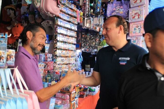 Continúa campaña de Germaín Garfias en tianguis del Mercado Juárez