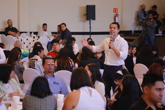 Felifer Macías insta a la juventud a transformar la política en Querétaro