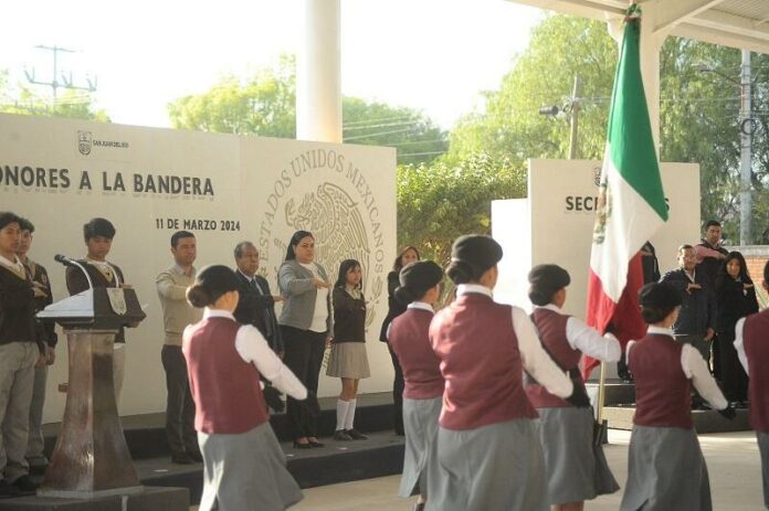 Honores a la bandera en Secundaria Técnica “Luis Romero Soto” reflejan el compromiso educativo en San Juan del Río