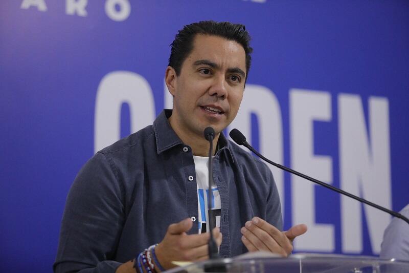 Apoyo a la conectividad para estudiantes universitarios en Queretaro compromiso de Felifer Macias 1