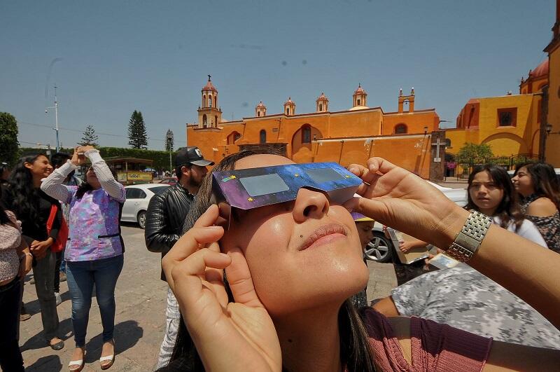 San Juan del Rio promueve cuidado de la vista durante eclipse solar en honores a la bandera 2