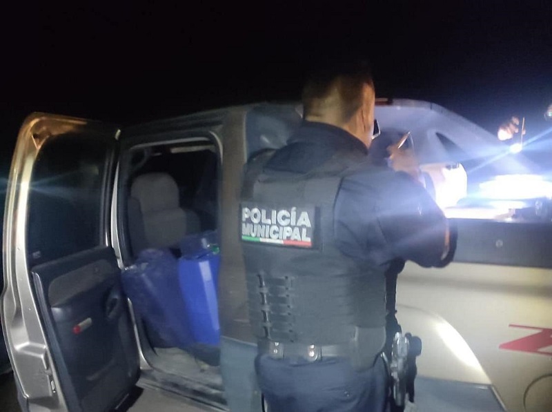 Decomisan vehiculo con hidrocarburo en limites de San Juan del Rio y Pedro Escobedo 2