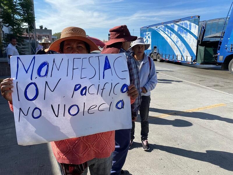 Protesta en caseta de Palmillas por supuestos vuelos antilluvia afectan a productores 2