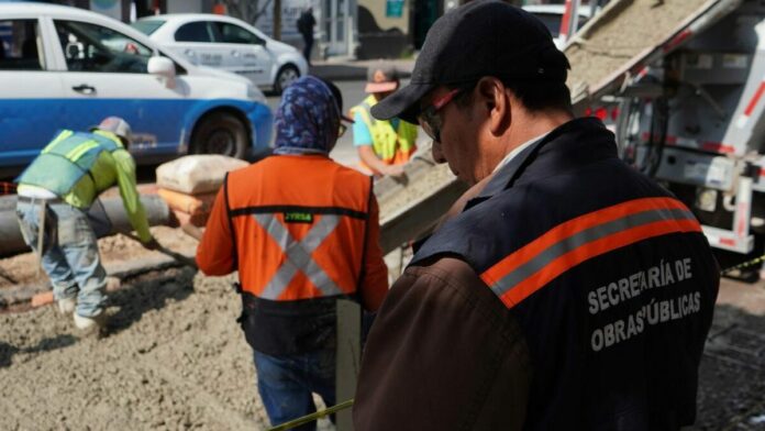 Avanza rehabilitación de avenida Juárez con colado de concreto hidráulico