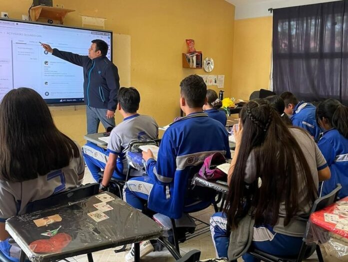 Inicia ciclo escolar con 362 Mil alumnos desde preescolar a secundaria en Querétaro