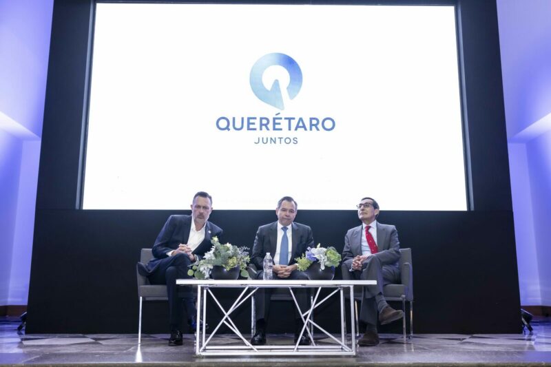 Mauricio Kuri presentó el libro "Querétaro: Puertas Abiertas para la Inversión"