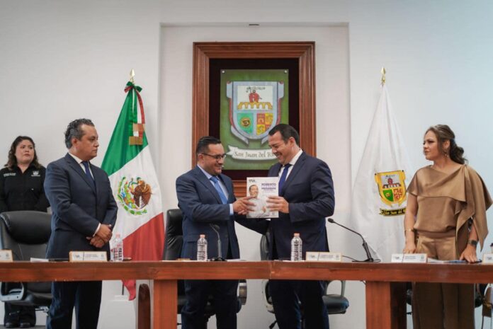 Roberto Cabrera Valencia presenta al cabildo su Tercer Informe de Gobierno en San Juan del Río