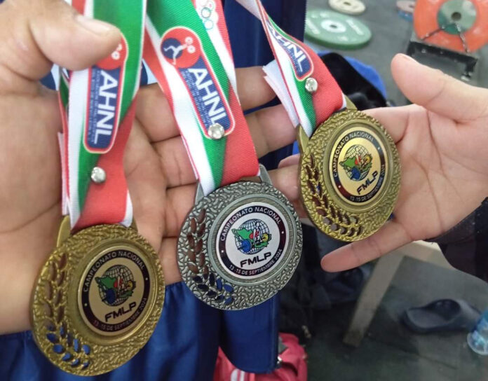 Alumno del COBAQ obtuvo tres medallas en Campeonato Nacional de Levantamiento de Pesas