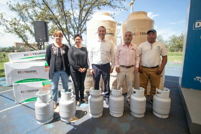 Entrega Roberto Cabrera más de 130 artículos en beneficio de 79 familias sanjuanenses