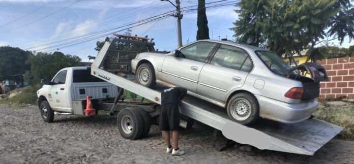 Policía Municipal de San Juan del Río recupera dos vehículos con reporte de robo