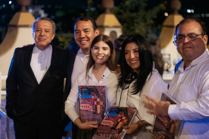 Roberto Cabrera encabeza presentación del libro 