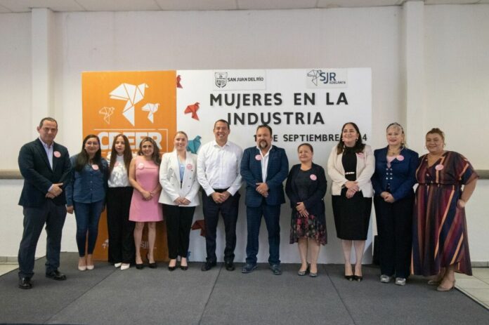 Roberto Cabrera reconoce el papel de las mujeres en la industria durante evento en San Juan del Río