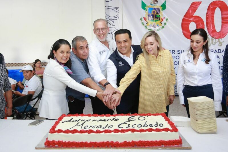 Titular de SEDESU celebra el 60 aniversario del Mercado Escobedo