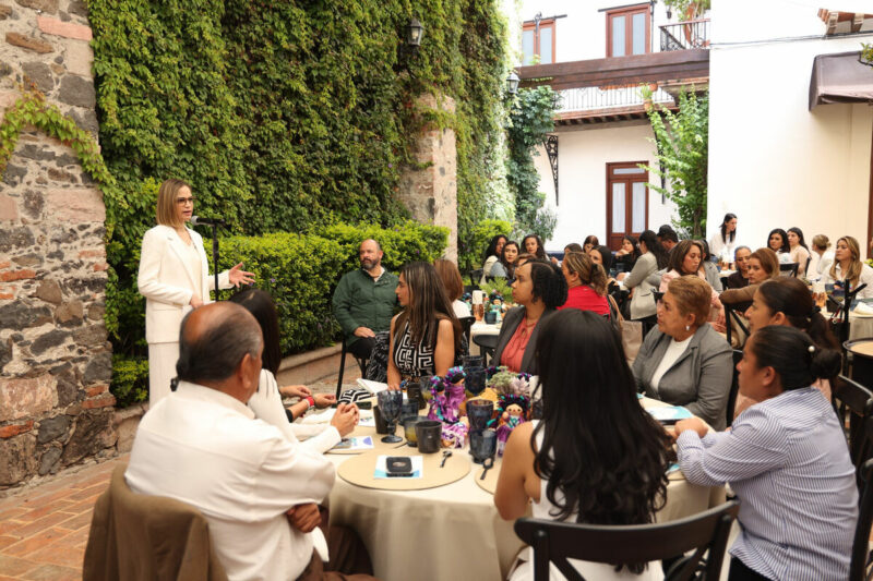 Car Herrera preside reunión de titulares de los Sistemas DIF Municipales