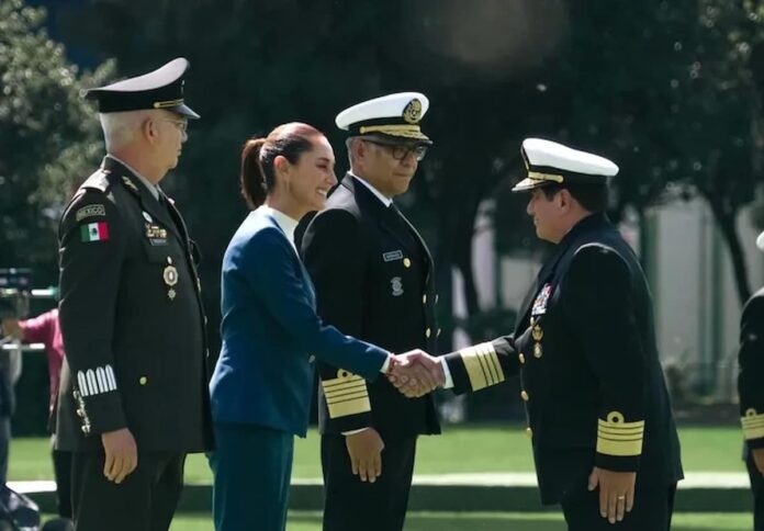 Claudia Sheinbaum Pardo recibe salutación de las Fuerzas Armadas como primera Presidenta de México y Comandanta Suprema