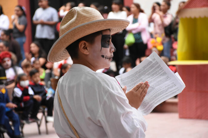 Con calaveras literarias, USEBEQ fortalece la comunicación y el lenguaje en estudiantes