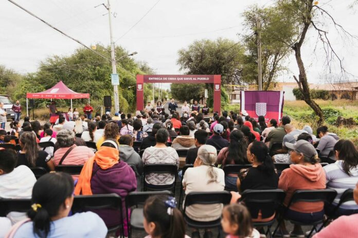 Héctor Magaña entrega obra de dignificación del camino a El Sauz, Tequisquiapan