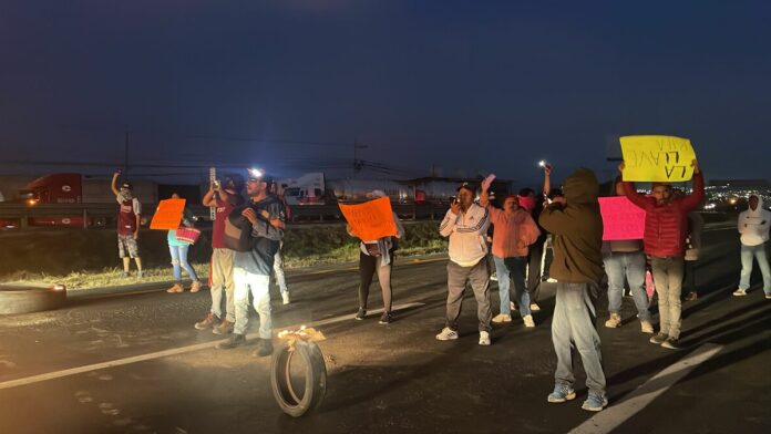 Con bloqueo en la Carretera 57 habitantes de SJR exigen elecciones para autoridades auxiliares