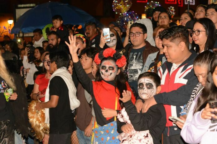 Realizan la Marcha de los Muertos y Concurso de Disfraces en San Juan del Río