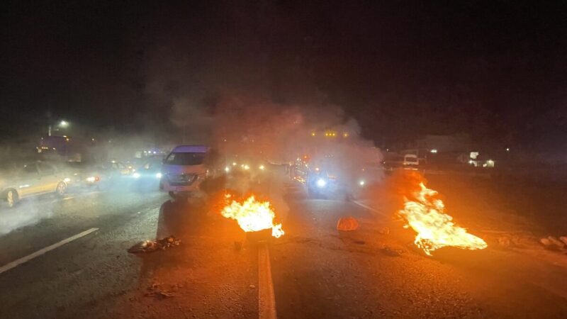 Con bloqueo en la Carretera 57 habitantes de SJR exigen elecciones para autoridades auxiliares