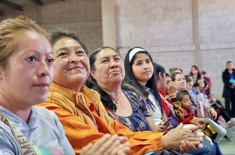 Mujeres de Cadereyta reciben tarjeta CONTIGO por parte de SEDESOQ