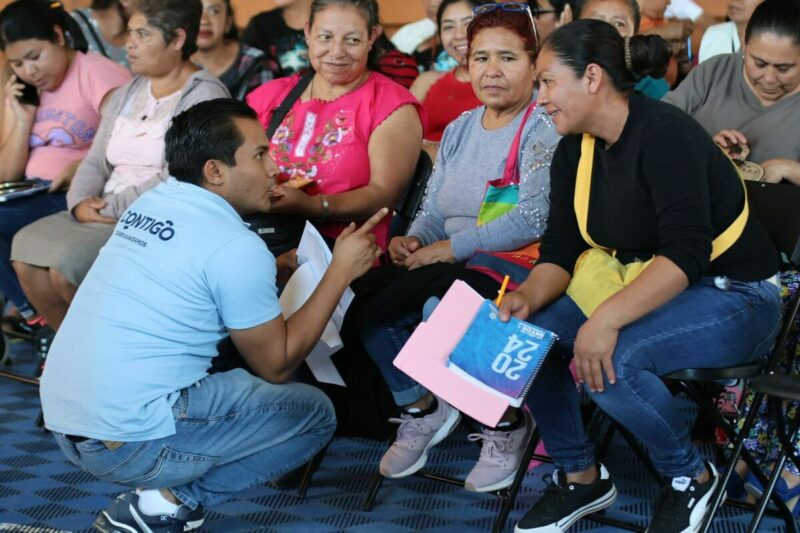 Mujeres de Peñamiller reciben apoyos económicos de SEDESOQ