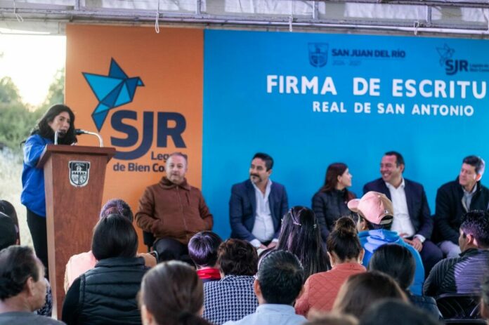 Municipio de San Juan del Río entregó escrituras en Real de San Antonio para brindar certeza jurídica