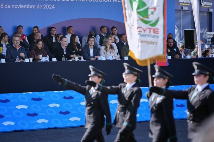 Presidente Felifer Macías participa en el desfile del CXIV Aniversario de la Revolución Mexicana en Querétaro