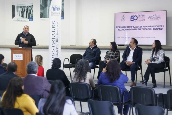 Roberto Cabrera entrega certificados ambientales a industrias de San Juan del Río