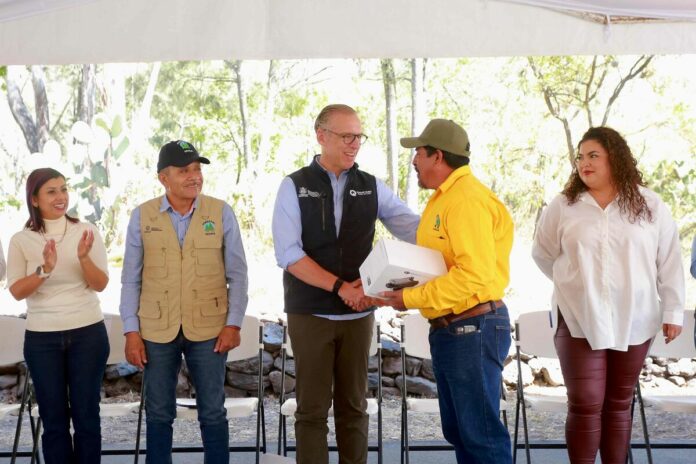 SEDESU entrega equipamiento a brigadas forestales y contra incendios en Querétaro