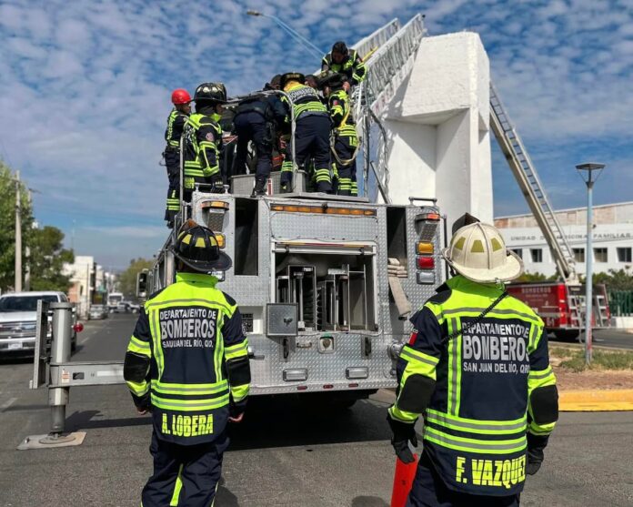 Exitoso rescate de un hombre que intentó atentar contra su vida en San Juan del Río