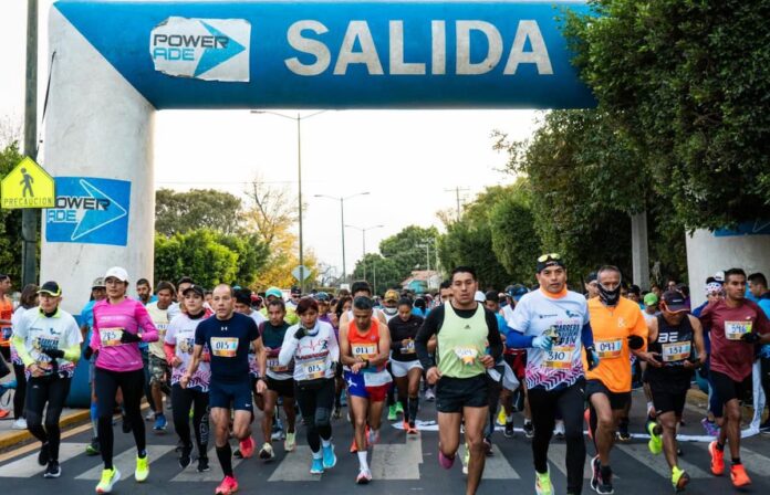 Realizan Carrera Navideña del Pavo 2024 en San Juan del Río