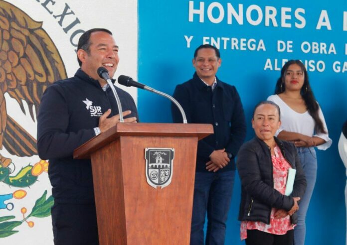 Preescolar Alfonso García Robles en SJR recibe techumbre