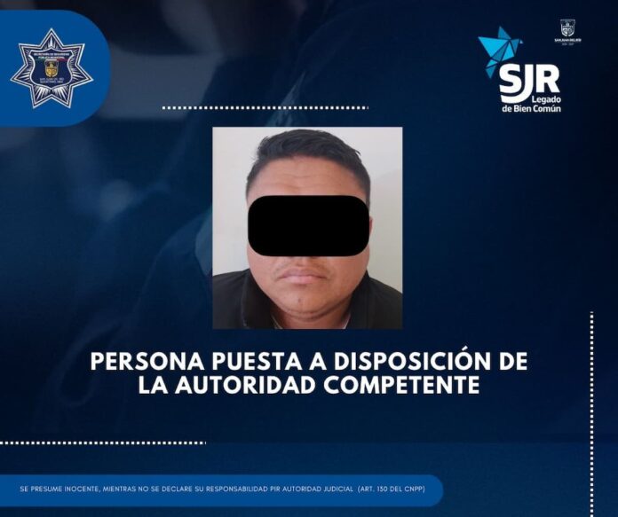 Colombiano ofrece transferencia a policías y es detenido en San Juan del Río