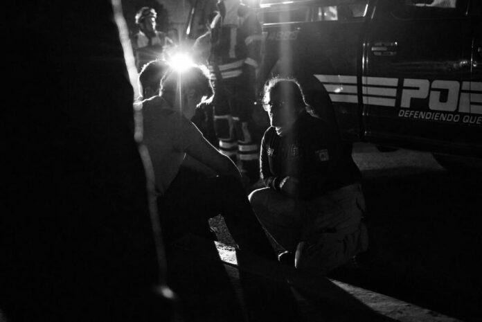 Rescatan a hombre que intentaba atentar contra su vida en puente de San Juan del Río