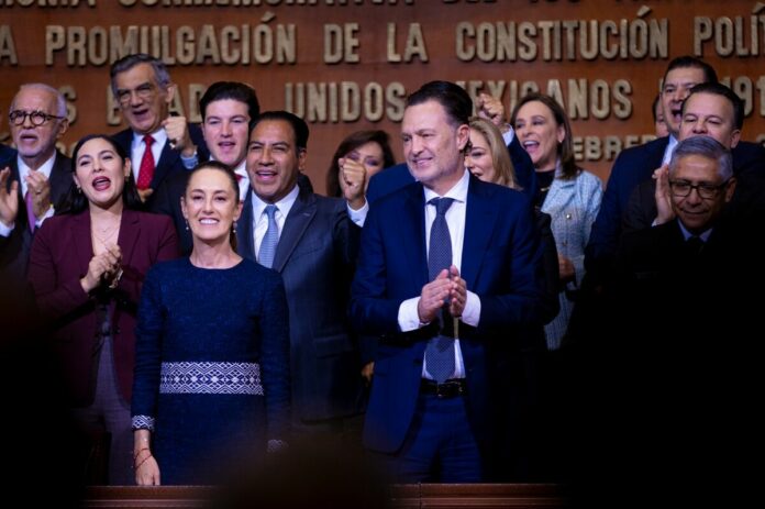 Roberto Cabrera asiste a la ceremonia del 108 Aniversario de la Constitución