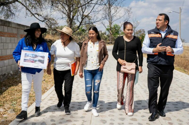 Roberto Cabrera entrega pavimentación de calle en Estancia de Santa Lucía con inversión de 1.9 MDP