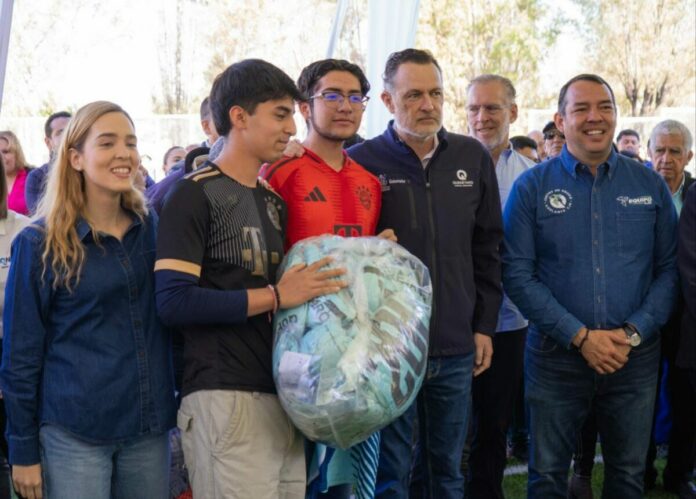 Entrega Mauricio Kuri Cancha de Futbol 7 en la Unidad Deportiva Maquío en SJR